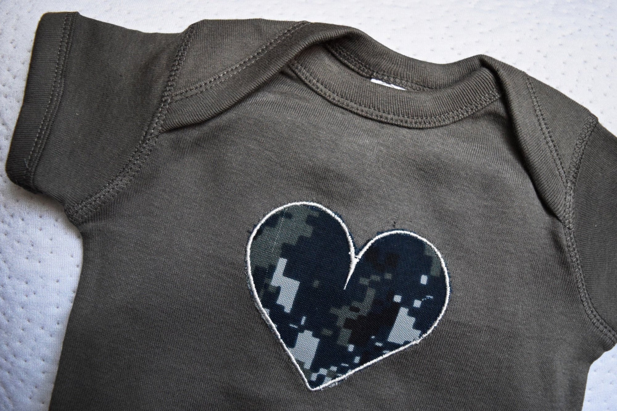 CookiBloom girls shirts Military Navy Camo Heart T-shirt