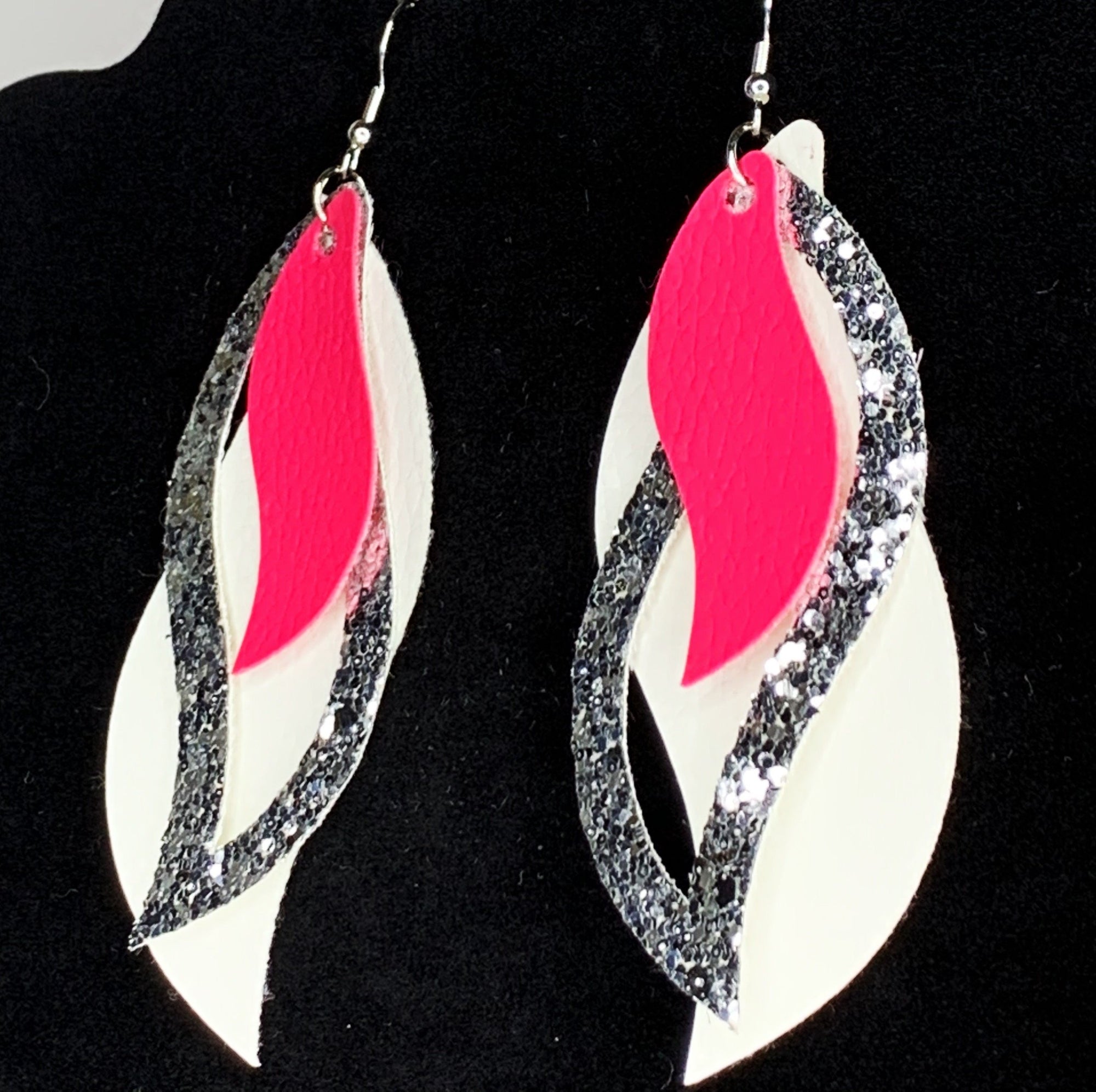 CookiBloom earrings Triple Leaf Pink & White Leatherette Earrings